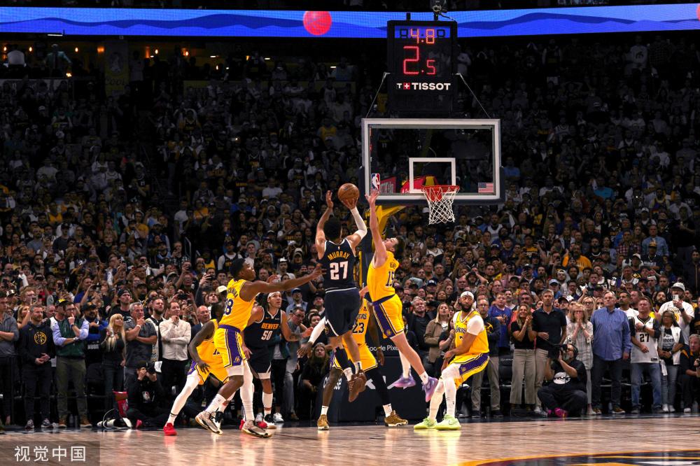 的赛场上展 的赛场上展