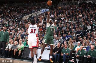 洲足坛极为 洲足坛极为