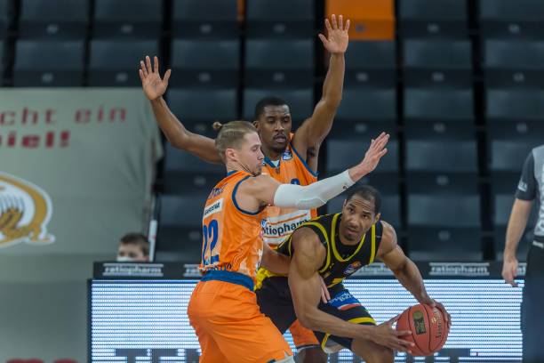 受采访时透 受采访时透