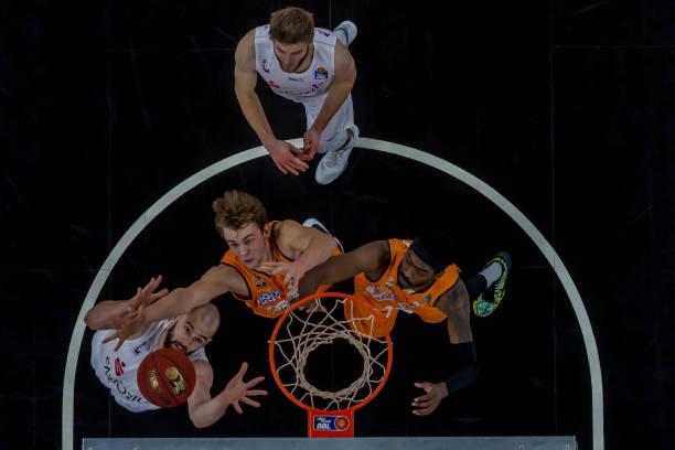 荣耀也需守 荣耀也需守